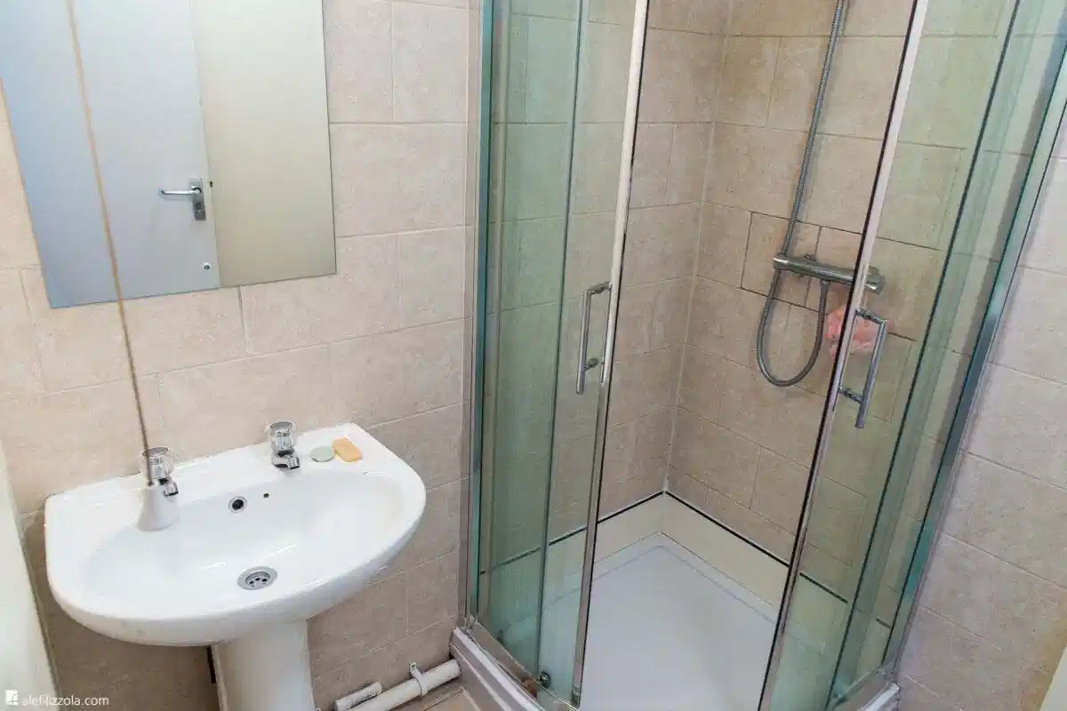 Kitchen?w=400&h=260&fit=crop&q=40&auto=format&trim=auto