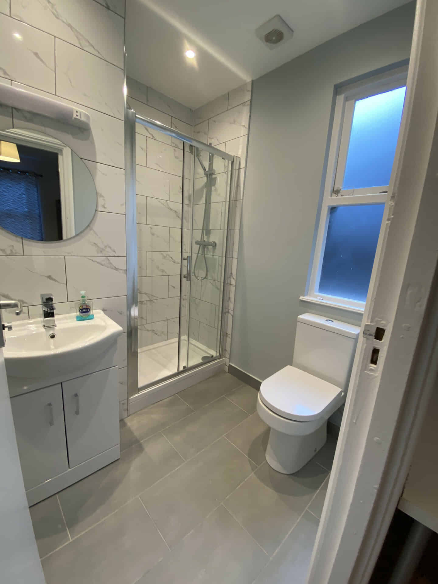 Kitchen?w=400&h=260&fit=crop&q=40&auto=format&trim=auto