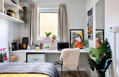 Common Area?w=400&h=260&fit=crop&q=40&auto=format&trim=auto