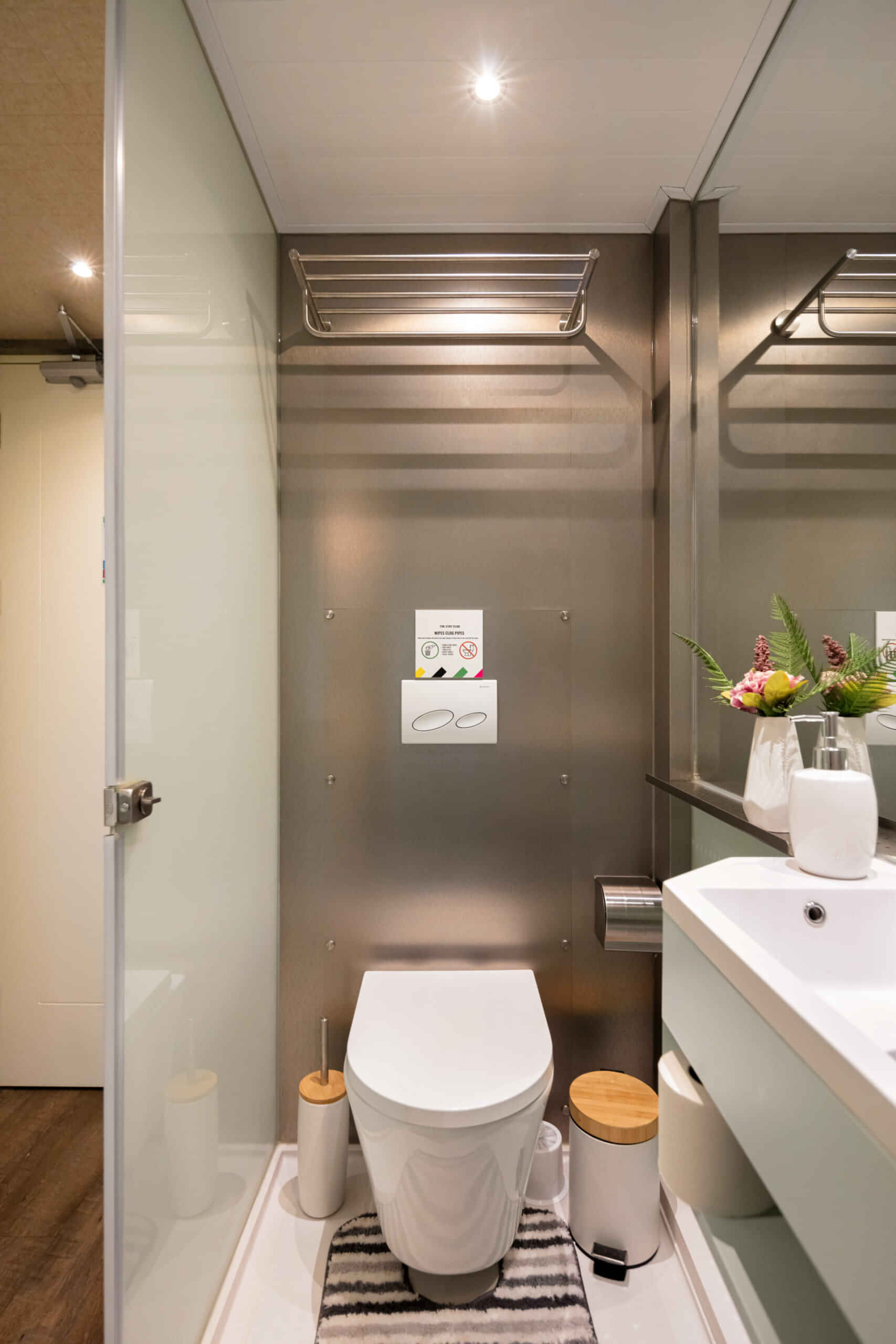 Common Area?w=400&h=260&fit=crop&q=40&auto=format&trim=auto