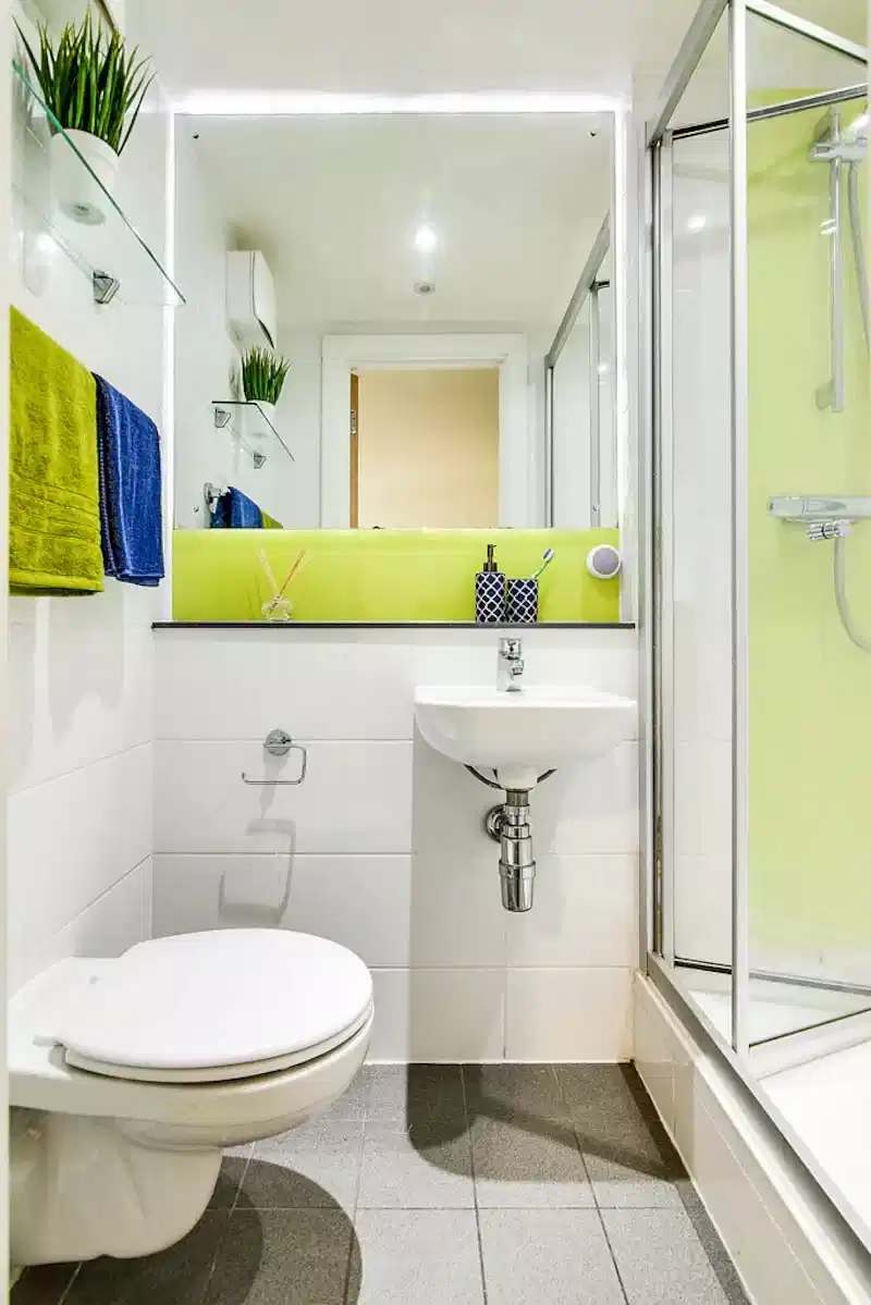 Common Area?w=400&h=260&fit=crop&q=40&auto=format&trim=auto