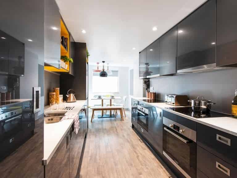 Common Area?w=400&h=260&fit=crop&q=40&auto=format&trim=auto