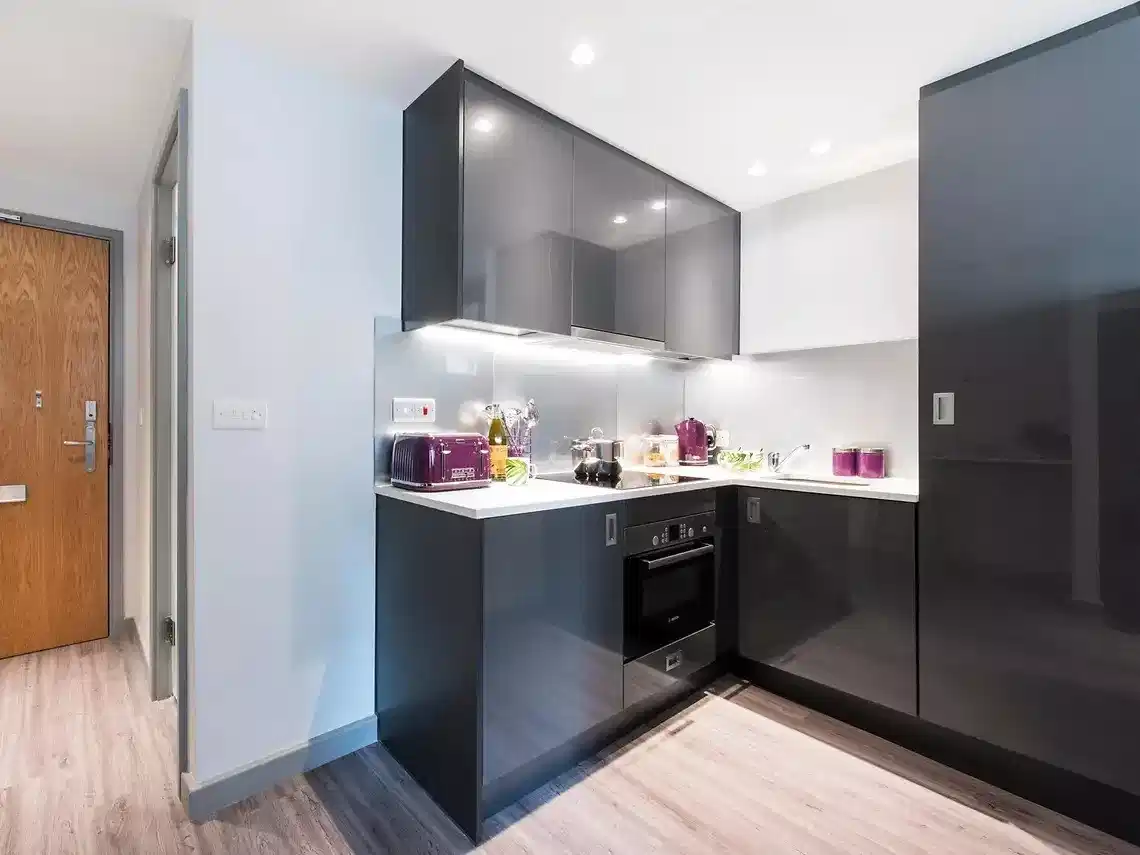 Common Area?w=400&h=260&fit=crop&q=40&auto=format&trim=auto