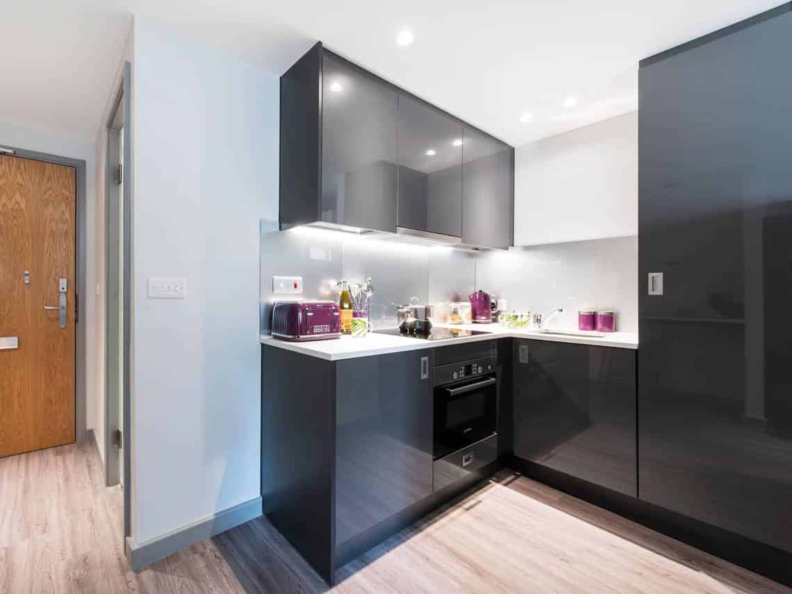 Common Area?w=400&h=260&fit=crop&q=40&auto=format&trim=auto