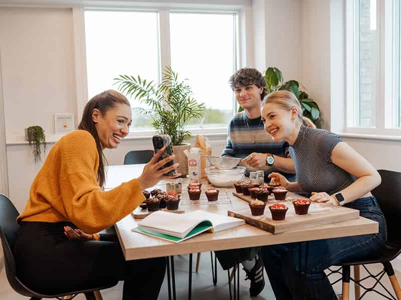 Exterior?w=400&h=260&fit=crop&q=40&auto=format&trim=auto