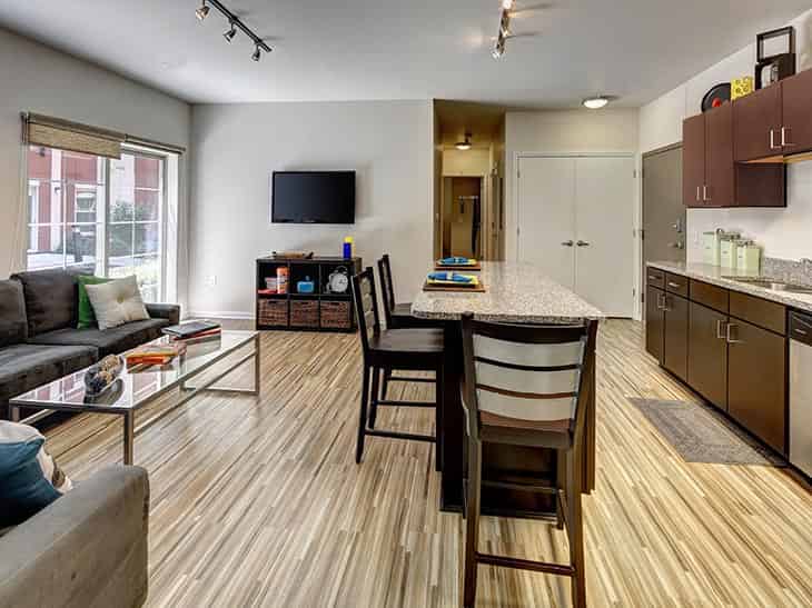 Exterior?w=400&h=260&fit=crop&q=40&auto=format&trim=auto