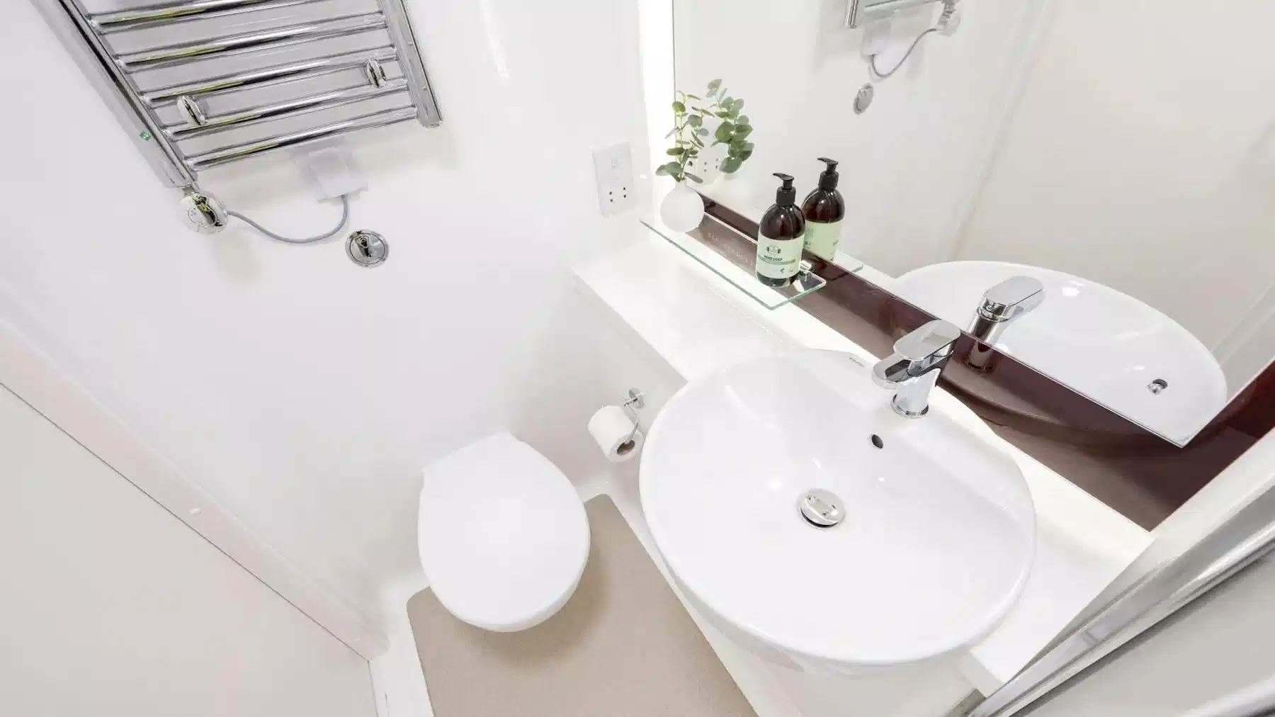 Kitchen?w=400&h=260&fit=crop&q=40&auto=format&trim=auto