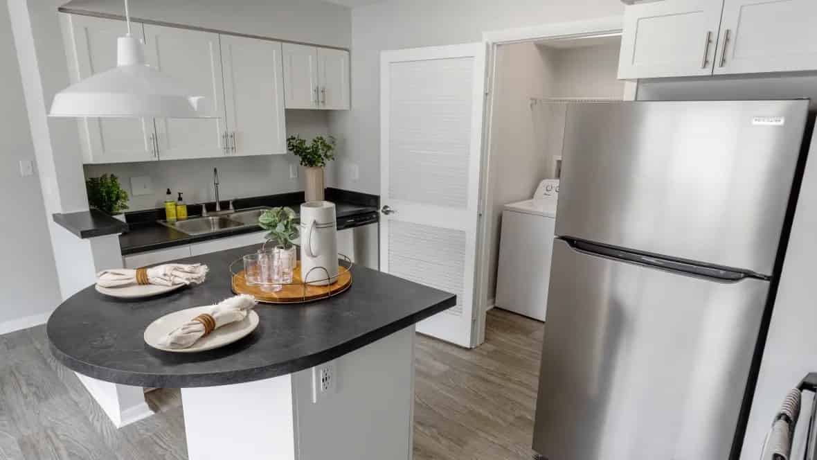 Amenities?w=400&h=260&fit=crop&q=40&auto=format&trim=auto