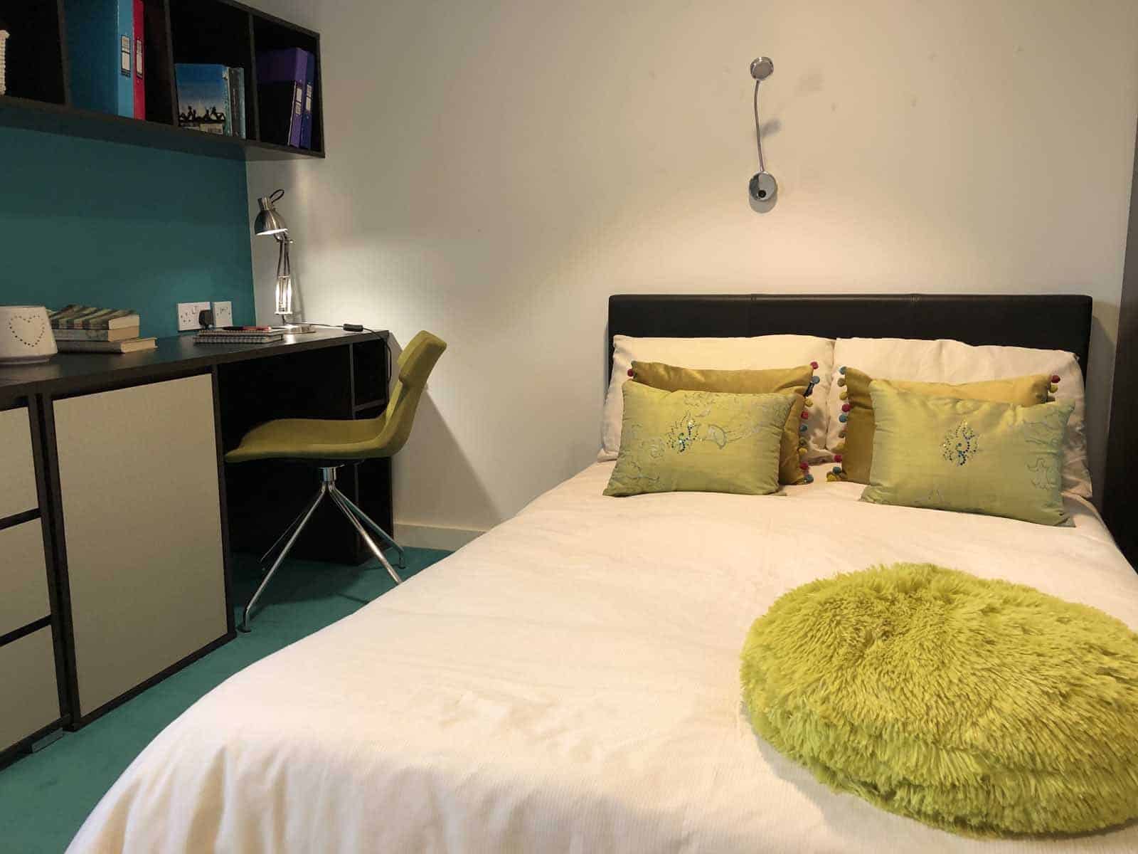 Deluxe Studio