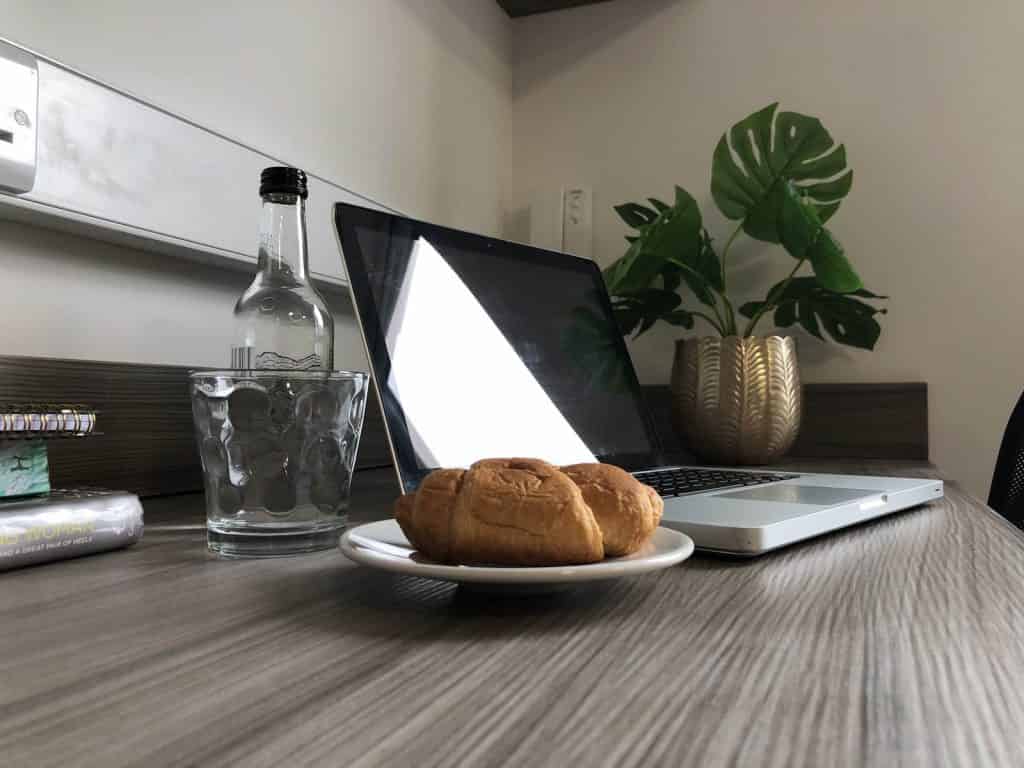 Exterior?w=400&h=260&fit=crop&q=40&auto=format&trim=auto