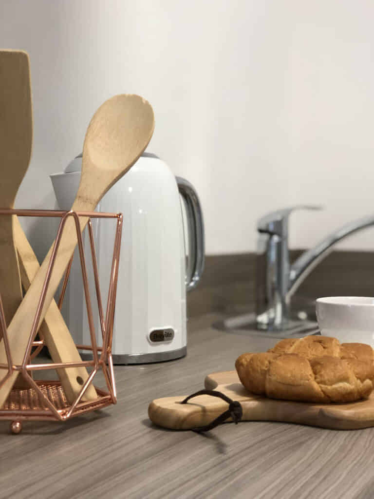 Exterior?w=400&h=260&fit=crop&q=40&auto=format&trim=auto