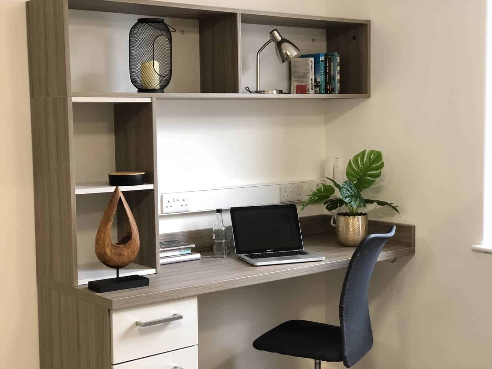 Exterior?w=400&h=260&fit=crop&q=40&auto=format&trim=auto