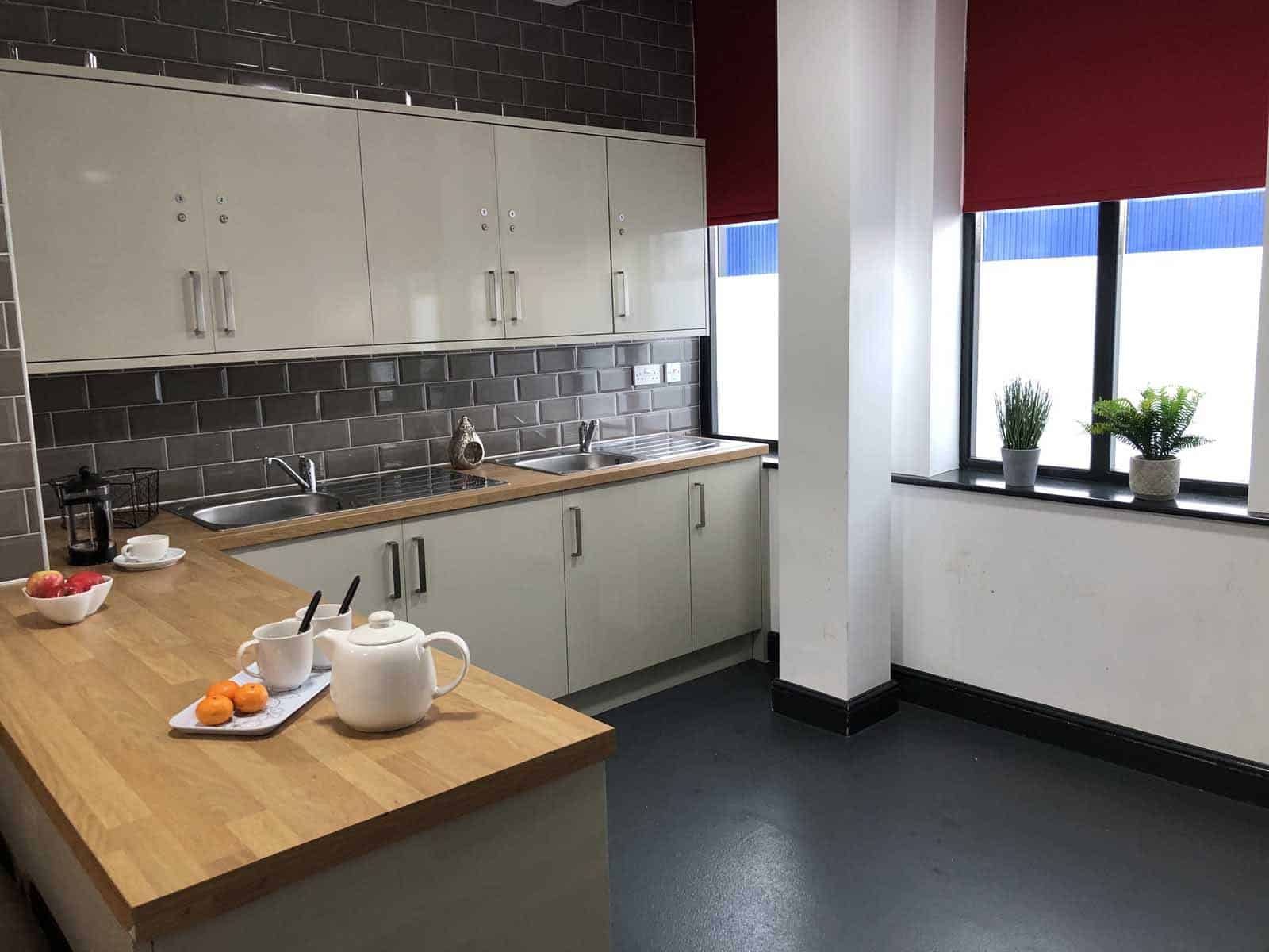 Exterior?w=400&h=260&fit=crop&q=40&auto=format&trim=auto