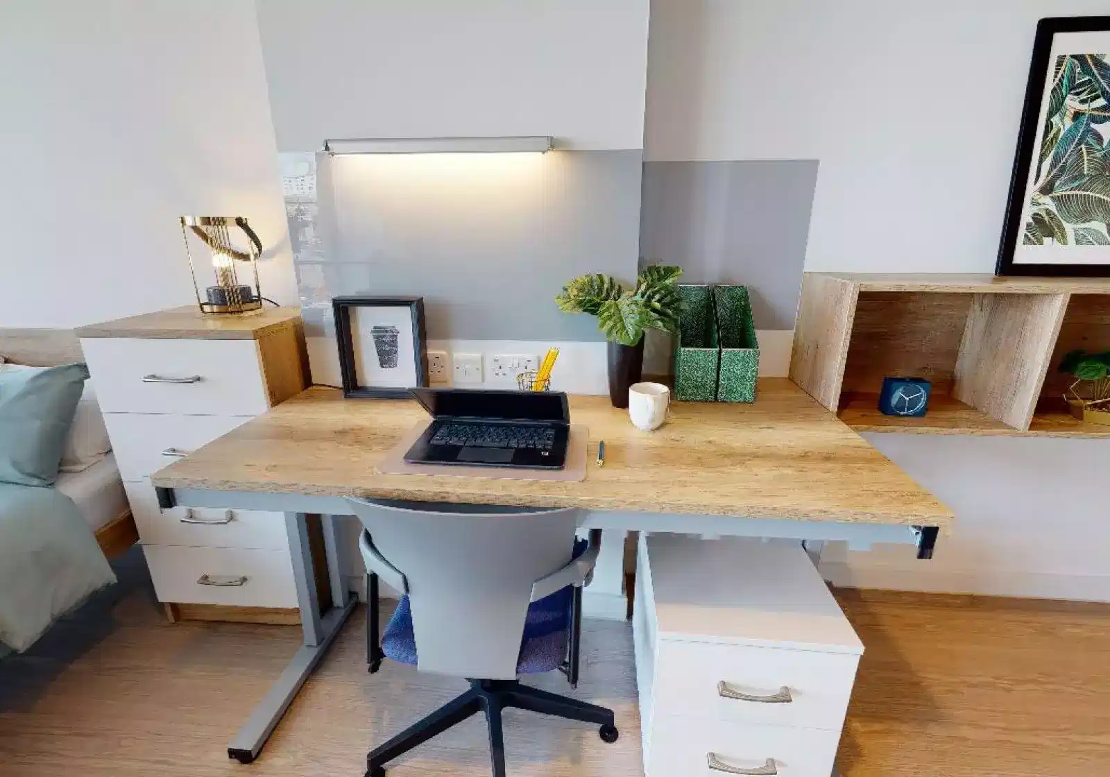 Common Area?w=400&h=260&fit=crop&q=40&auto=format&trim=auto