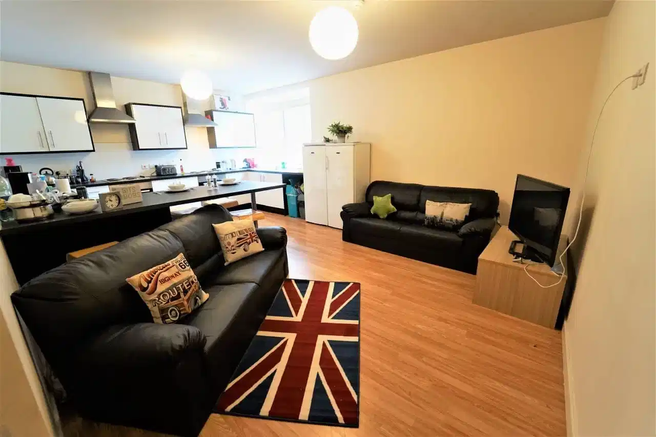 Exterior?w=400&h=260&fit=crop&q=40&auto=format&trim=auto