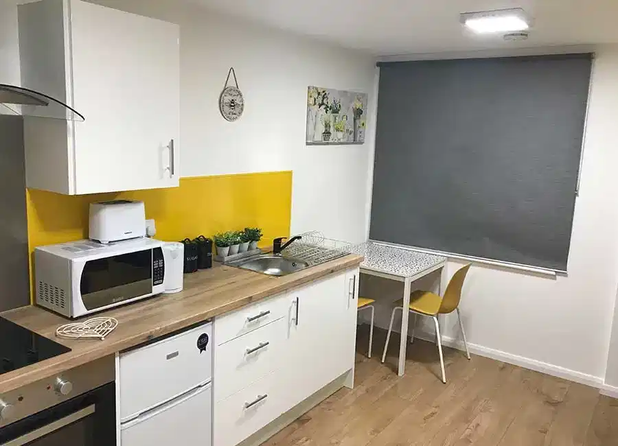 Bedroom?w=400&h=260&fit=crop&q=40&auto=format&trim=auto