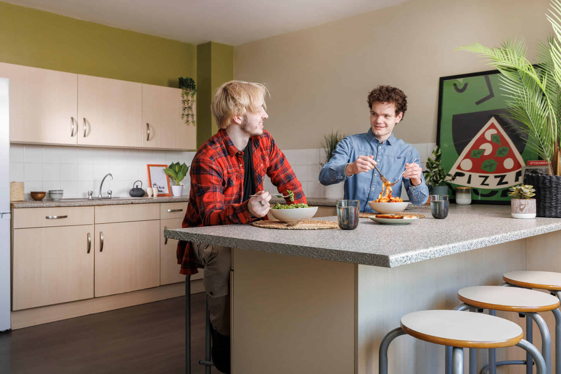 Exterior?w=400&h=260&fit=crop&q=40&auto=format&trim=auto