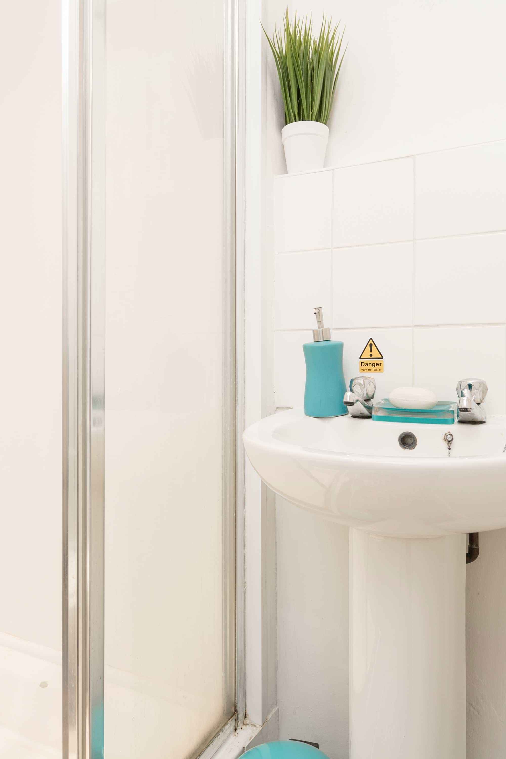 Collegiate Bonhay House, Exeter - Exeter, England, United Kingdom - Bathroom