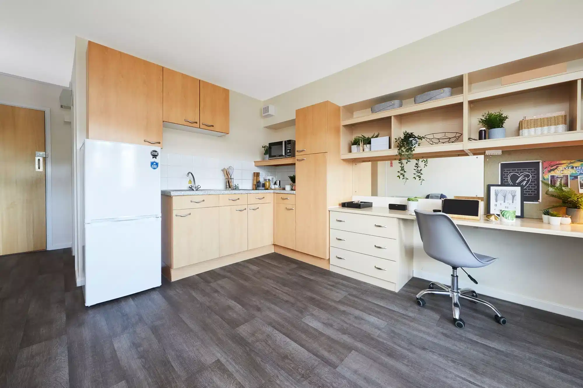 Kitchen?w=400&h=260&fit=crop&q=40&auto=format&trim=auto