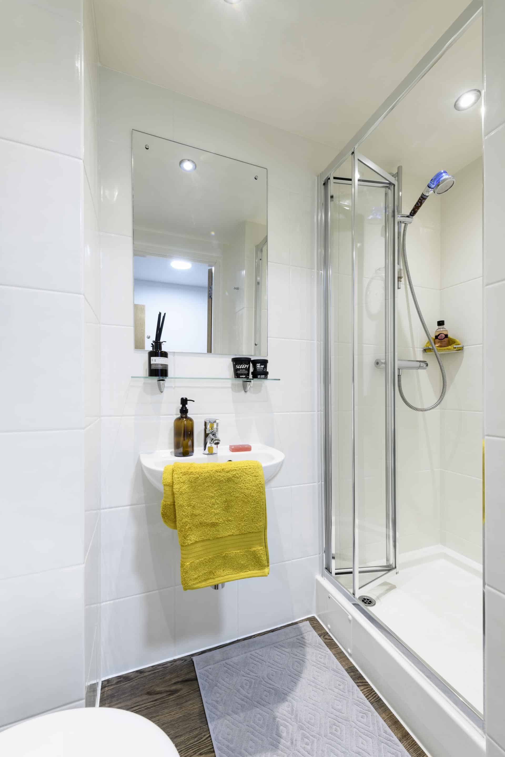 Kitchen?w=400&h=260&fit=crop&q=40&auto=format&trim=auto