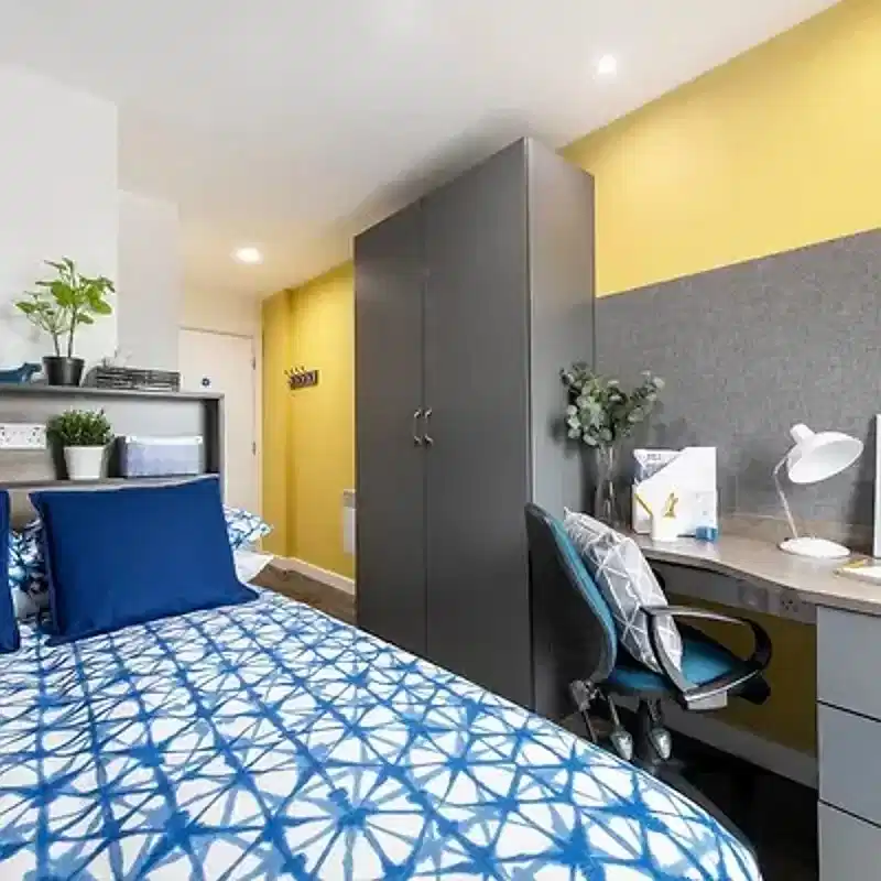 Exterior?w=400&h=260&fit=crop&q=40&auto=format&trim=auto