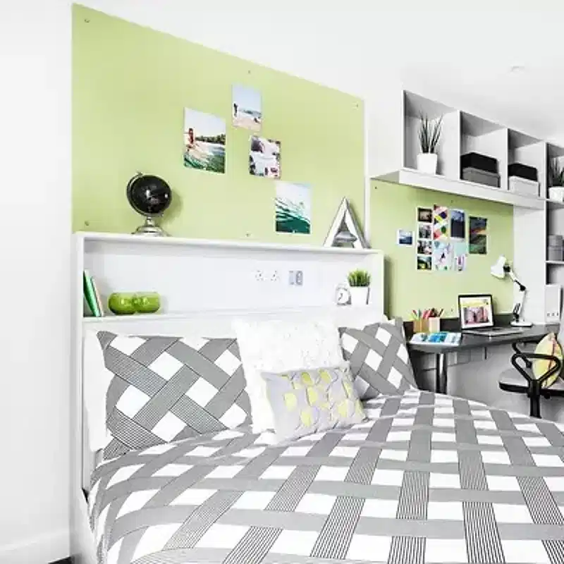 Common Area?w=400&h=260&fit=crop&q=40&auto=format&trim=auto