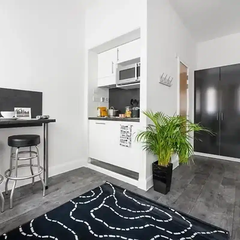 Amenities?w=400&h=260&fit=crop&q=40&auto=format&trim=auto