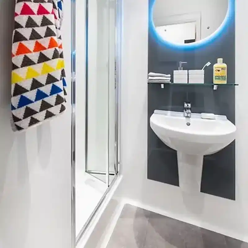 Exterior?w=400&h=260&fit=crop&q=40&auto=format&trim=auto