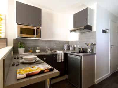 Amenities?w=400&h=260&fit=crop&q=40&auto=format&trim=auto