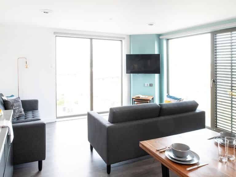 Amenities?w=400&h=260&fit=crop&q=40&auto=format&trim=auto