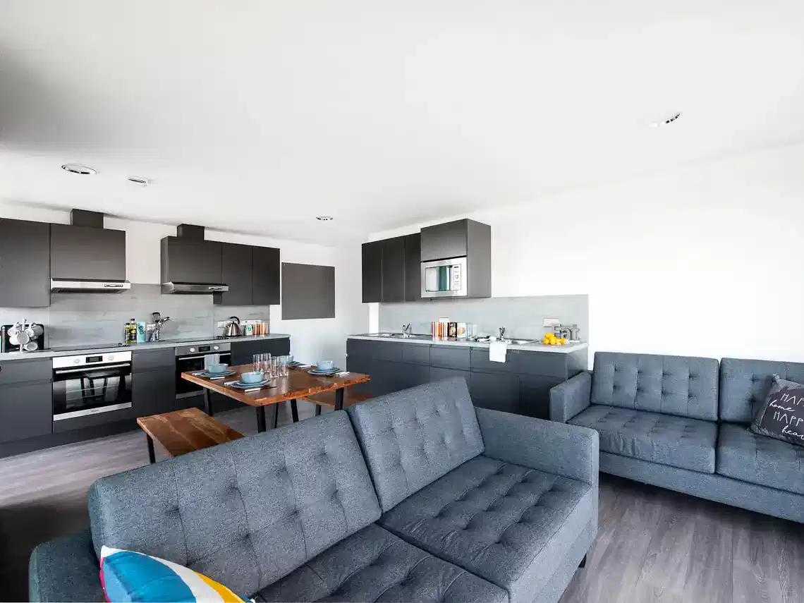 Common Area?w=400&h=260&fit=crop&q=40&auto=format&trim=auto