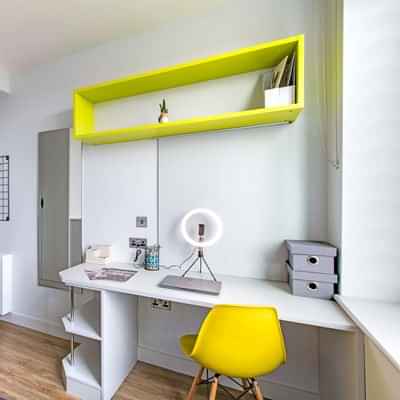 Amenities?w=400&h=260&fit=crop&q=40&auto=format&trim=auto