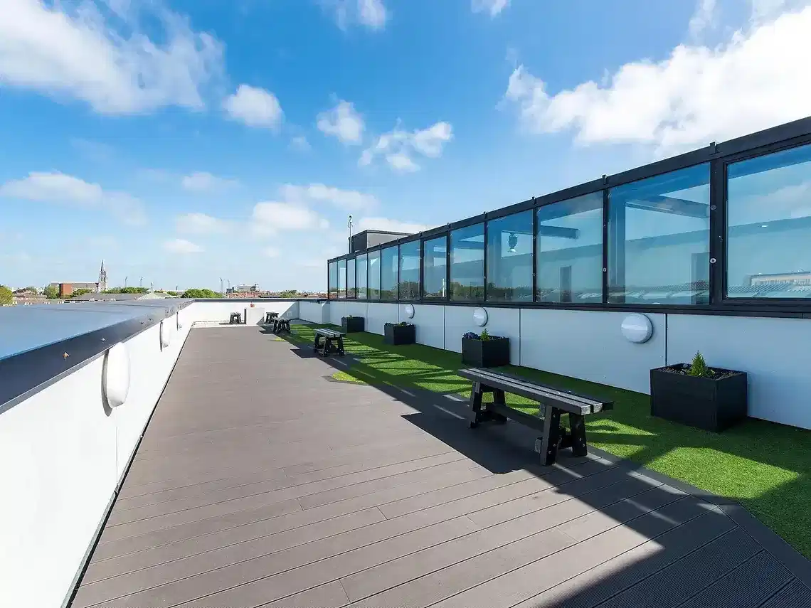 Common Area?w=400&h=260&fit=crop&q=40&auto=format&trim=auto