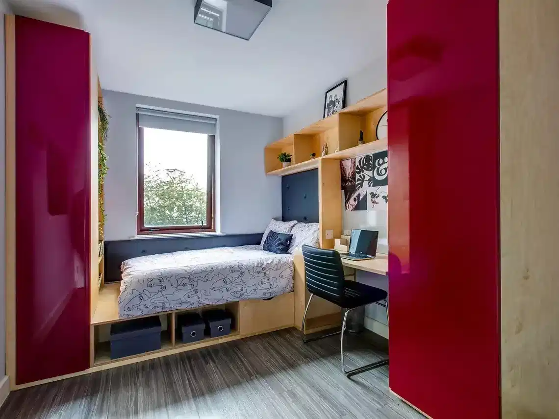 Common Area?w=400&h=260&fit=crop&q=40&auto=format&trim=auto