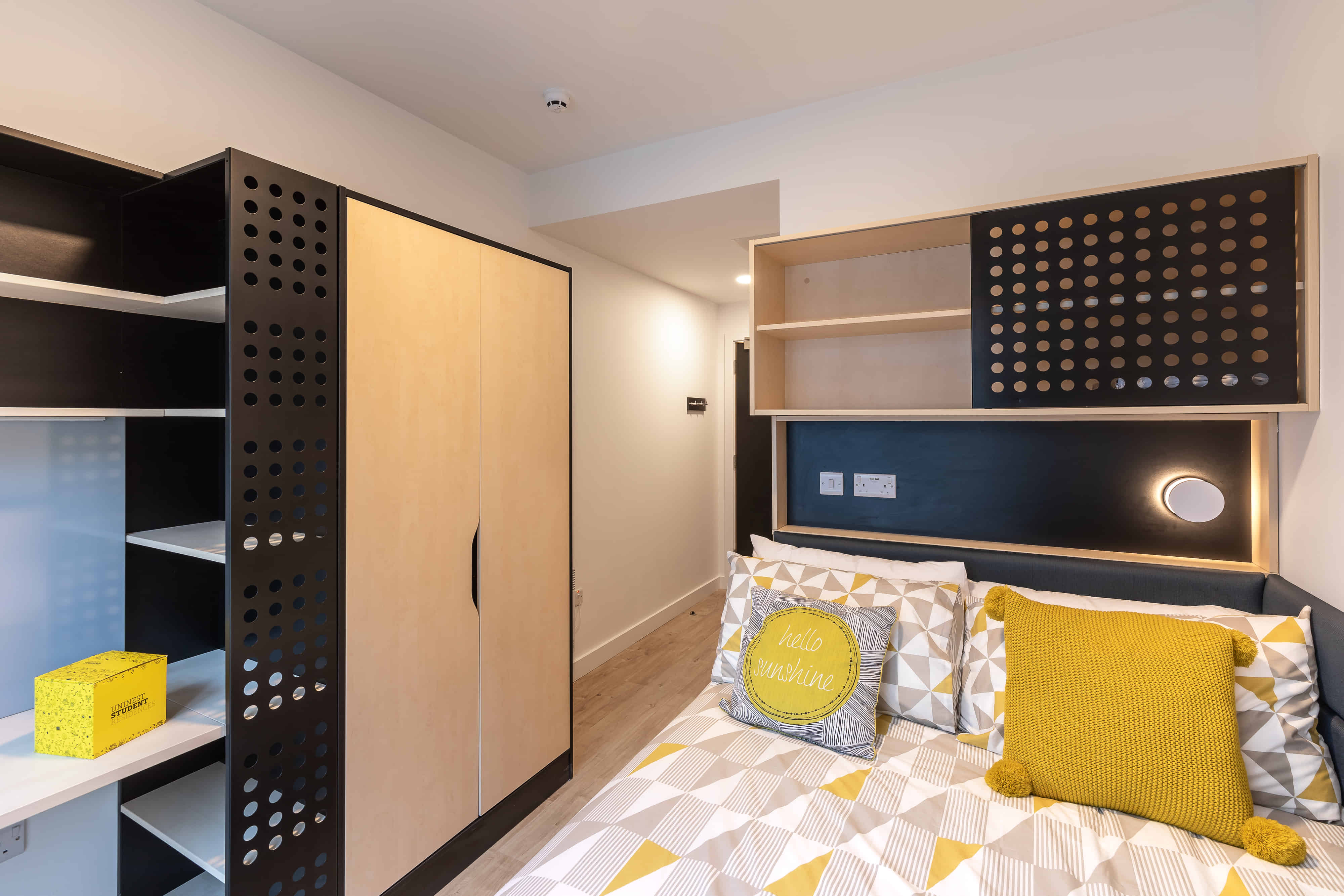 Amenities?w=400&h=260&fit=crop&q=40&auto=format&trim=auto