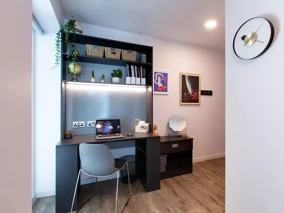 Common Area?w=400&h=260&fit=crop&q=40&auto=format&trim=auto