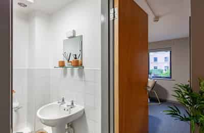 Amenities?w=400&h=260&fit=crop&q=40&auto=format&trim=auto