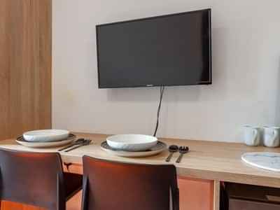 Exterior?w=400&h=260&fit=crop&q=40&auto=format&trim=auto