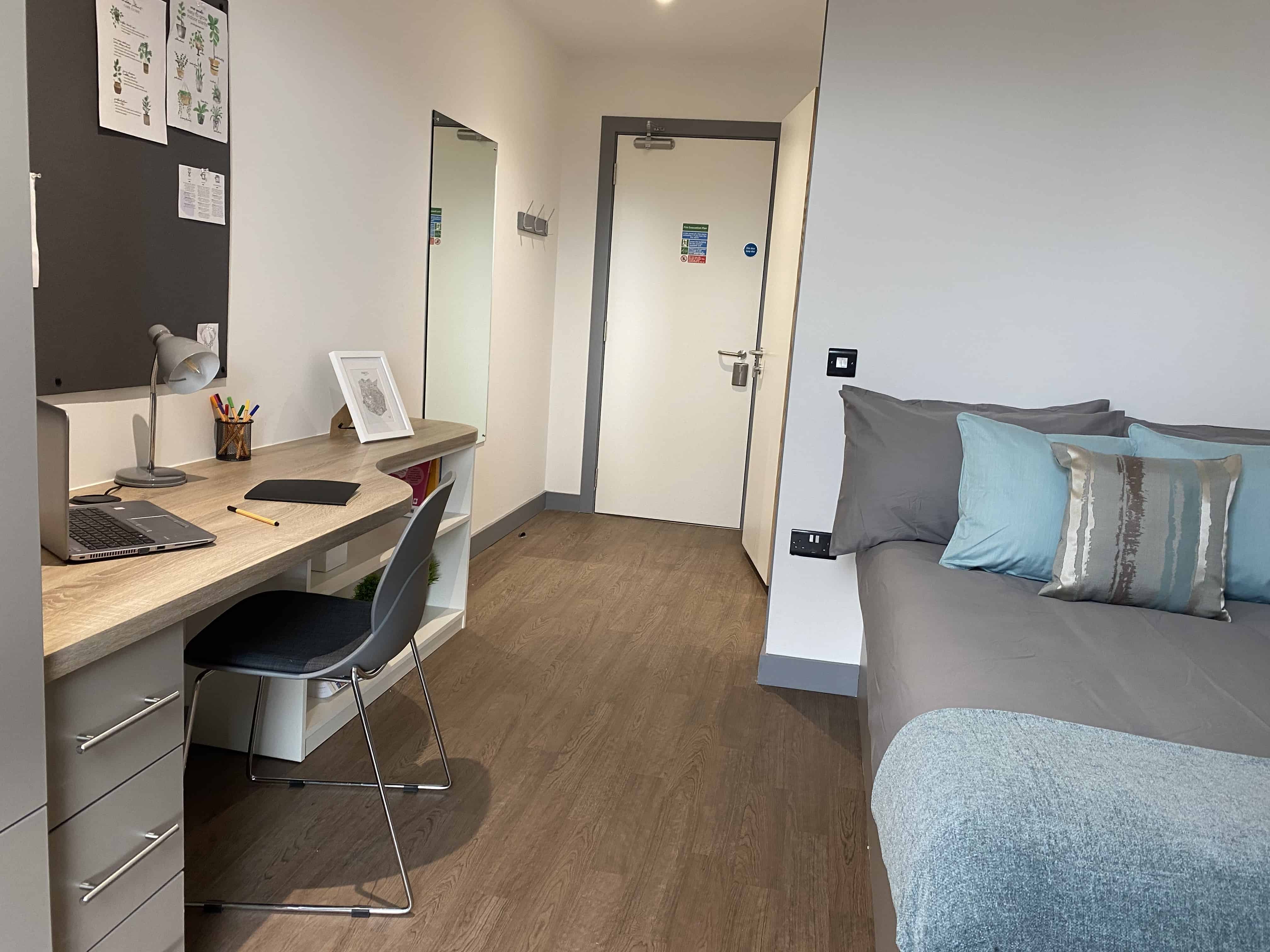 Amenities?w=400&h=260&fit=crop&q=40&auto=format&trim=auto