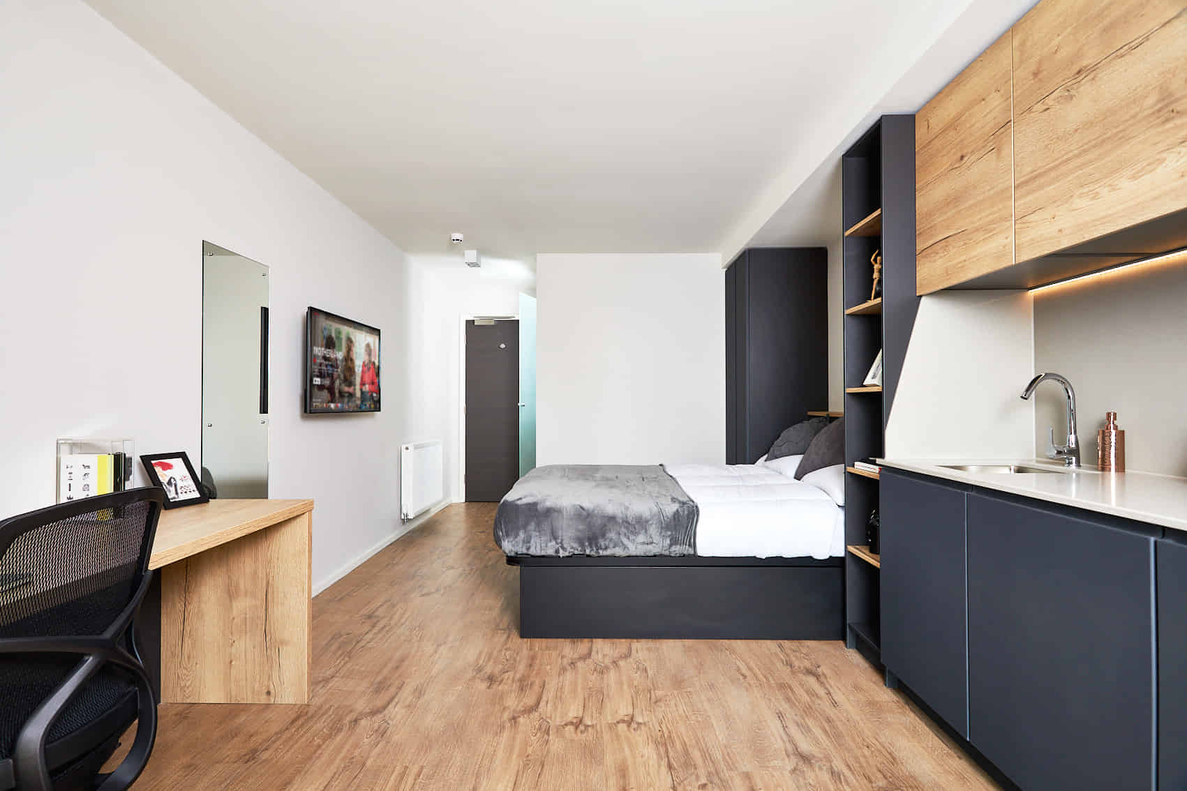 Amenities?w=400&h=260&fit=crop&q=40&auto=format&trim=auto