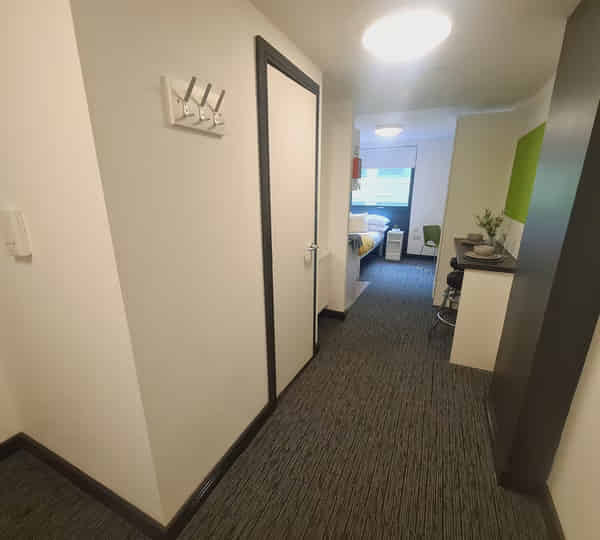 Common Area?w=400&h=260&fit=crop&q=40&auto=format&trim=auto