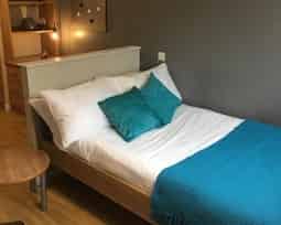 Common Area?w=400&h=260&fit=crop&q=40&auto=format&trim=auto