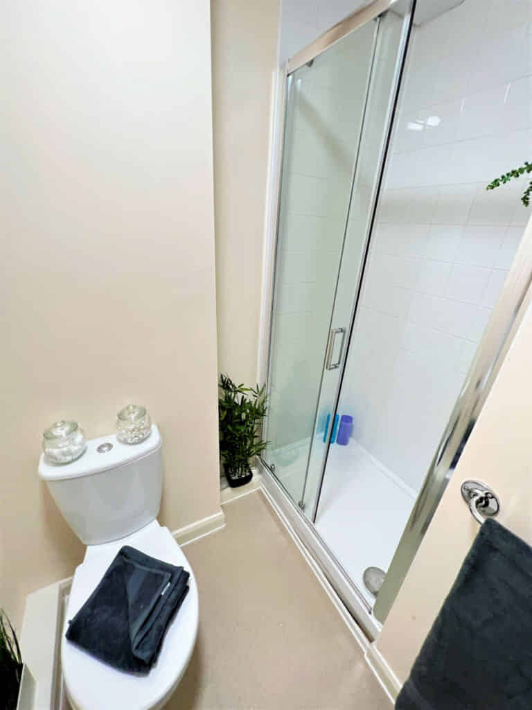 Common Area?w=400&h=260&fit=crop&q=40&auto=format&trim=auto