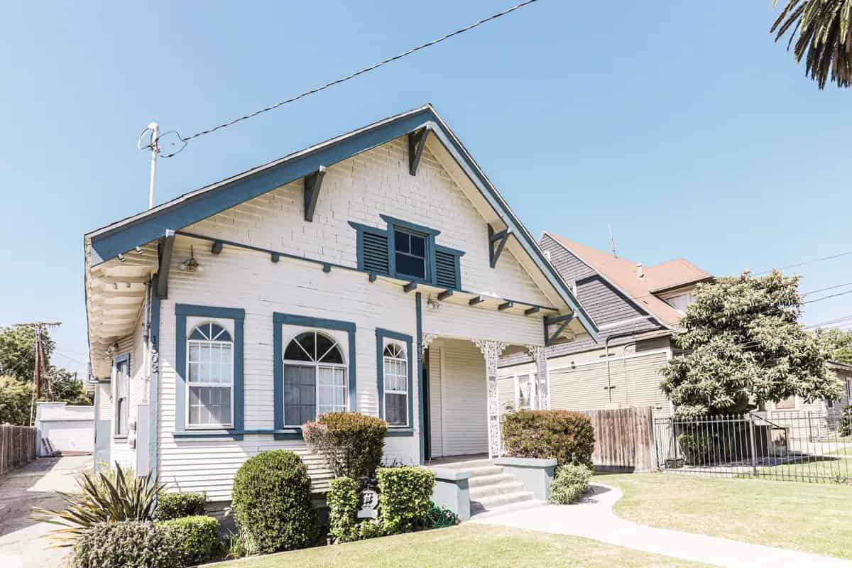 Amenities?w=400&h=260&fit=crop&q=40&auto=format&trim=auto