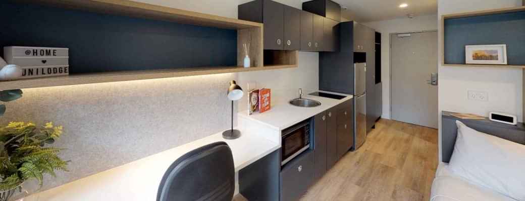 Common Area?w=400&h=260&fit=crop&q=40&auto=format&trim=auto