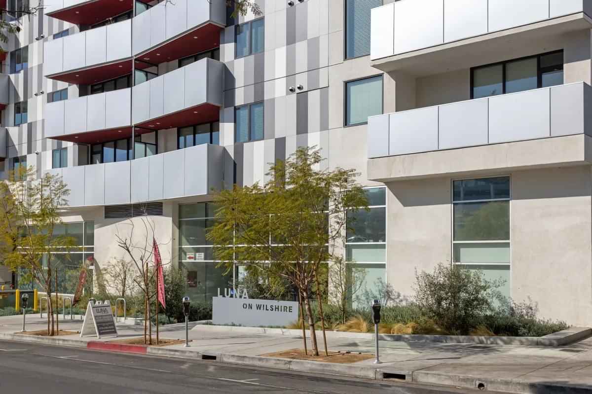 Luna On Wilshire, Los Angeles - Los Angeles, California, United States - Exterior