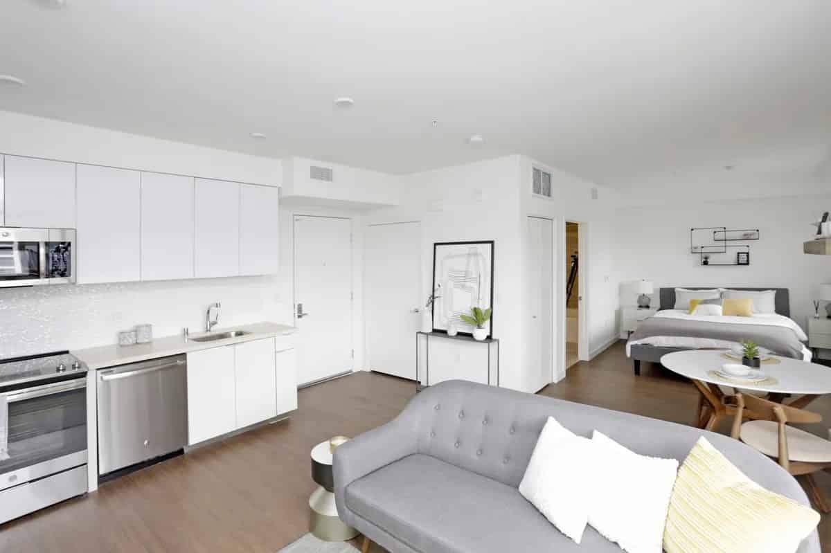 Bathroom?w=400&h=260&fit=crop&q=40&auto=format&trim=auto