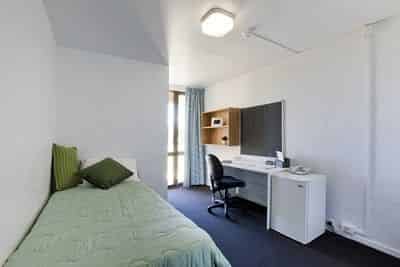 Amenities?w=400&h=260&fit=crop&q=40&auto=format&trim=auto