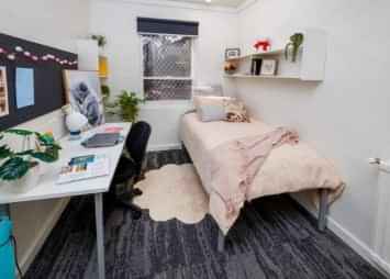 Amenities?w=400&h=260&fit=crop&q=40&auto=format&trim=auto