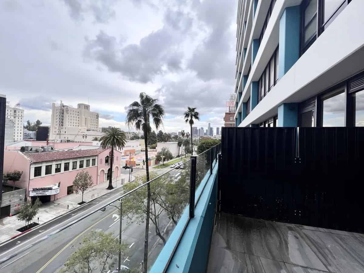 Amenities?w=400&h=260&fit=crop&q=40&auto=format&trim=auto